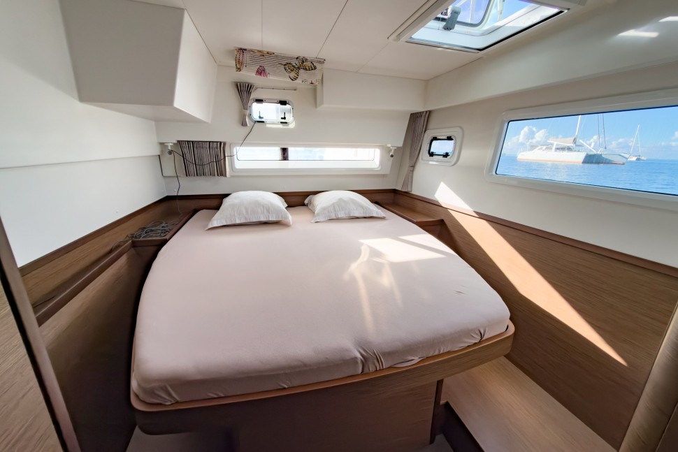 LAGOON 42 OWNER 3 CABINS 16