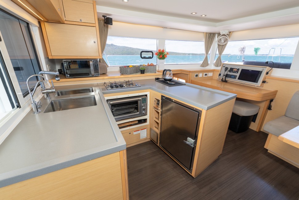 Lagoon 450S 14 Galley