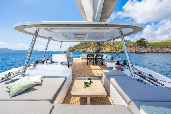 LAGOON 60 EXT 17.jpg