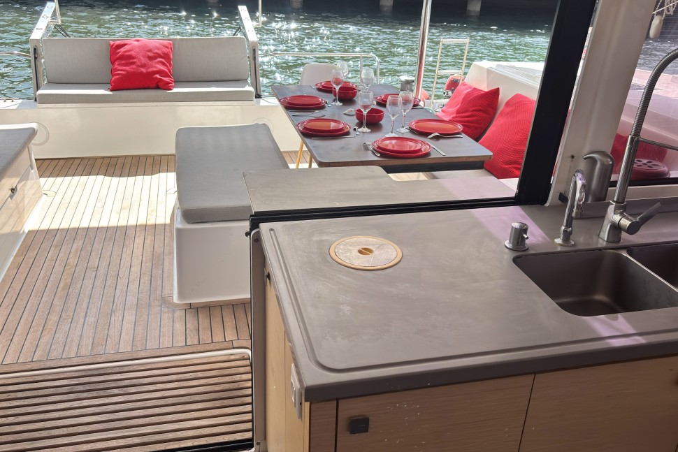 FOUNTAINE PAJOT HELIA 44 10
