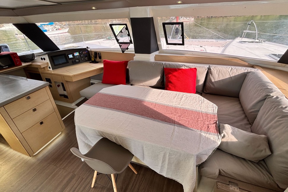 FOUNTAINE PAJOT HELIA 44 14