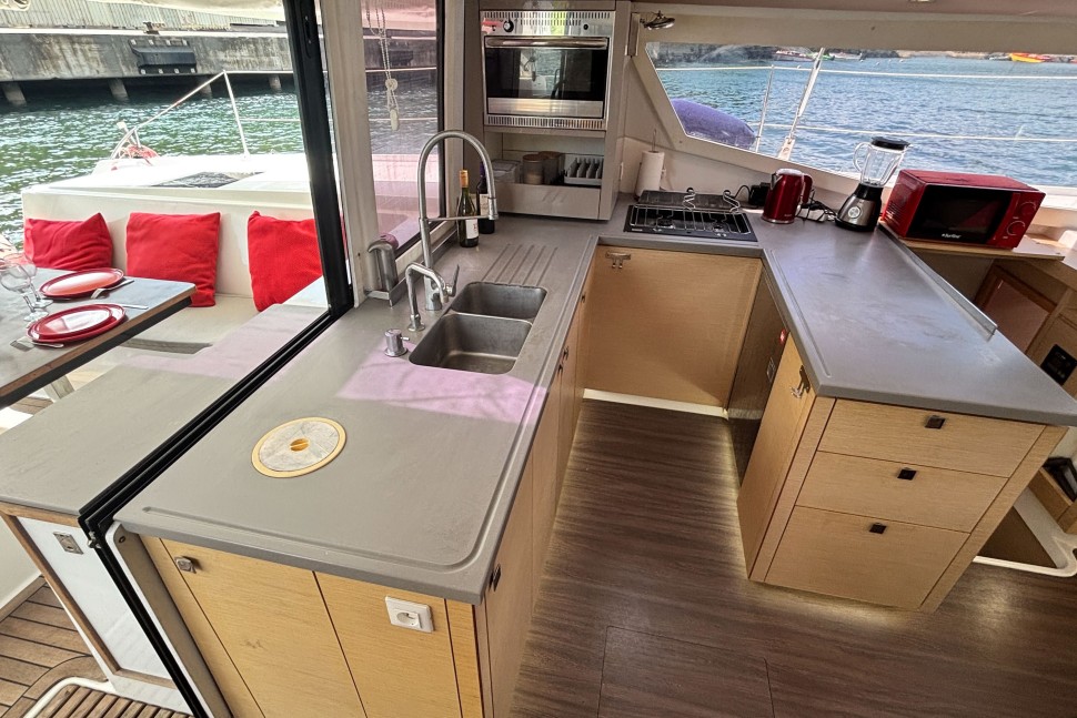 FOUNTAINE PAJOT HELIA 44 9