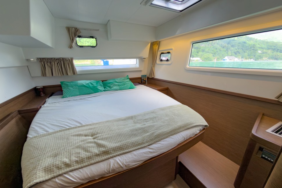 LAGOON 42 OWNER 3CABINS 44