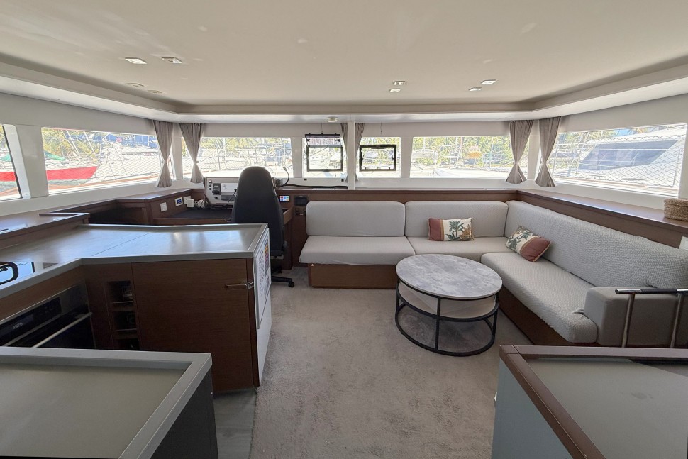 LAGOON 450S 8 saloon