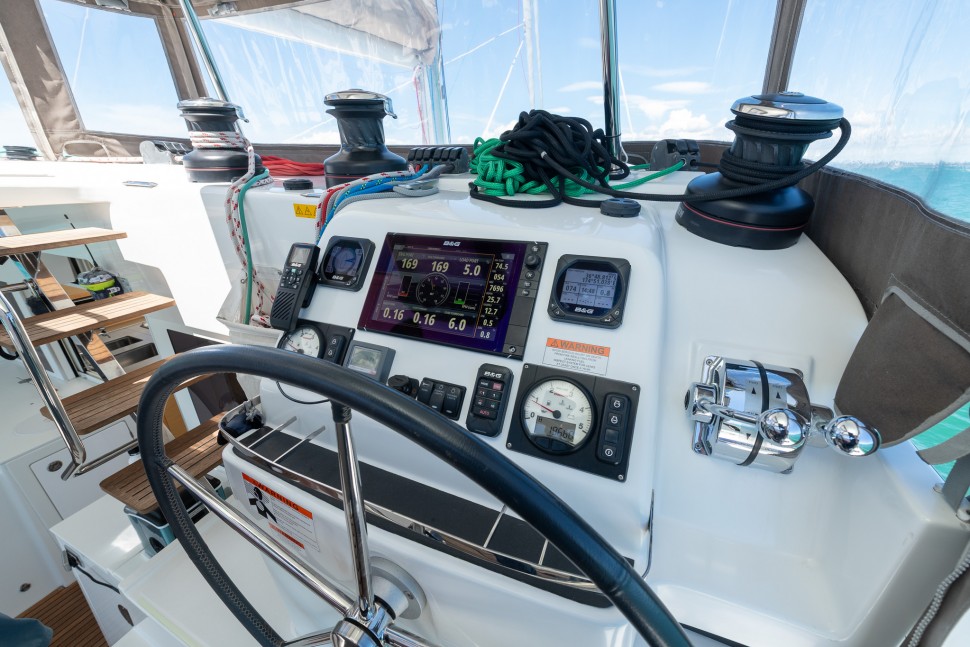 Lagoon 450S 11 Helmstation2