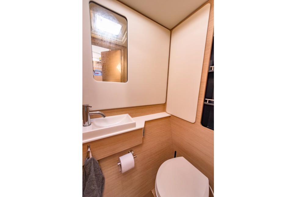 NAUTITECH 44 OPEN OWNER 3 CABIN 27