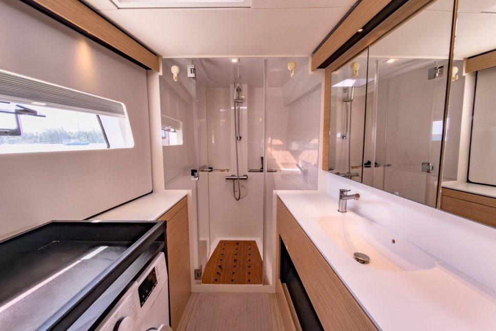 NAUTITECH 44 OPEN OWNER 3 CABIN 31