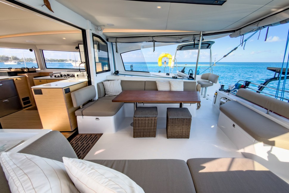 NAUTITECH 44 OPEN OWNER 3 CABIN 37