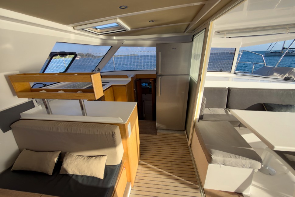 NAUTITECH OPEN 40 OWNER 4 CABINS 29