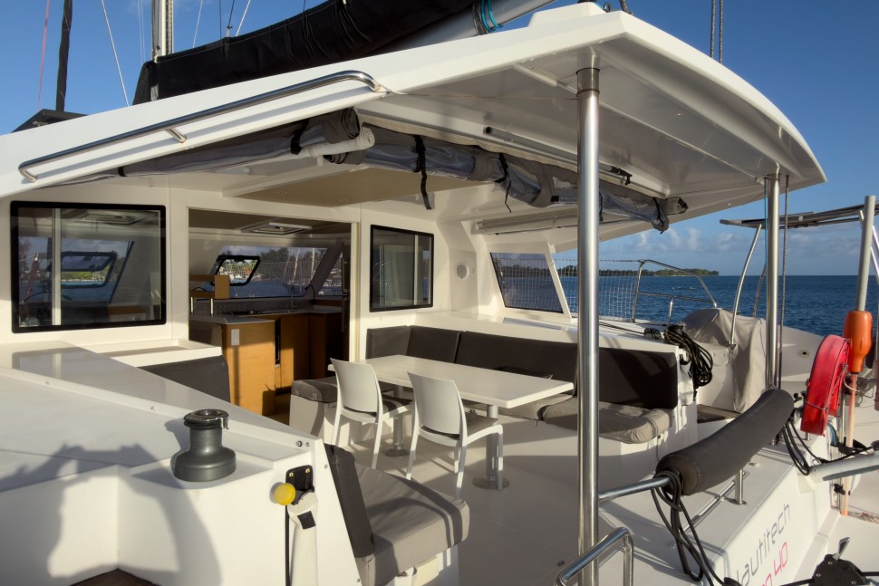 NAUTITECH OPEN 40 OWNER 4 CABINS 35