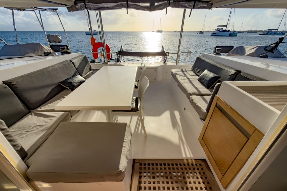 NAUTITECH OPEN 40 OWNER 4 CABINS 47