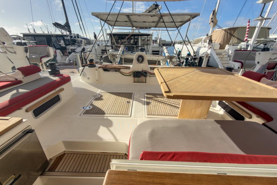 catana 50 09 flybridge deck view