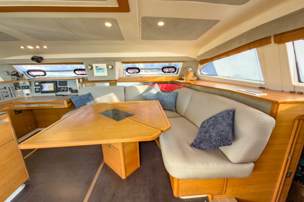 catana 50 14 saloon dinette seating