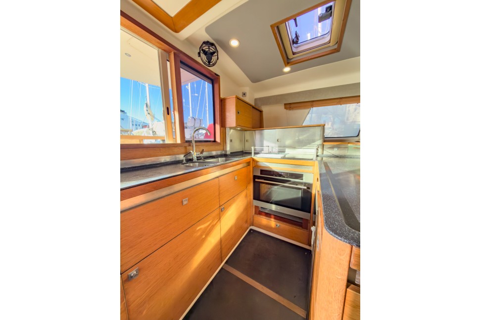 catana 50 16 galley counter oven