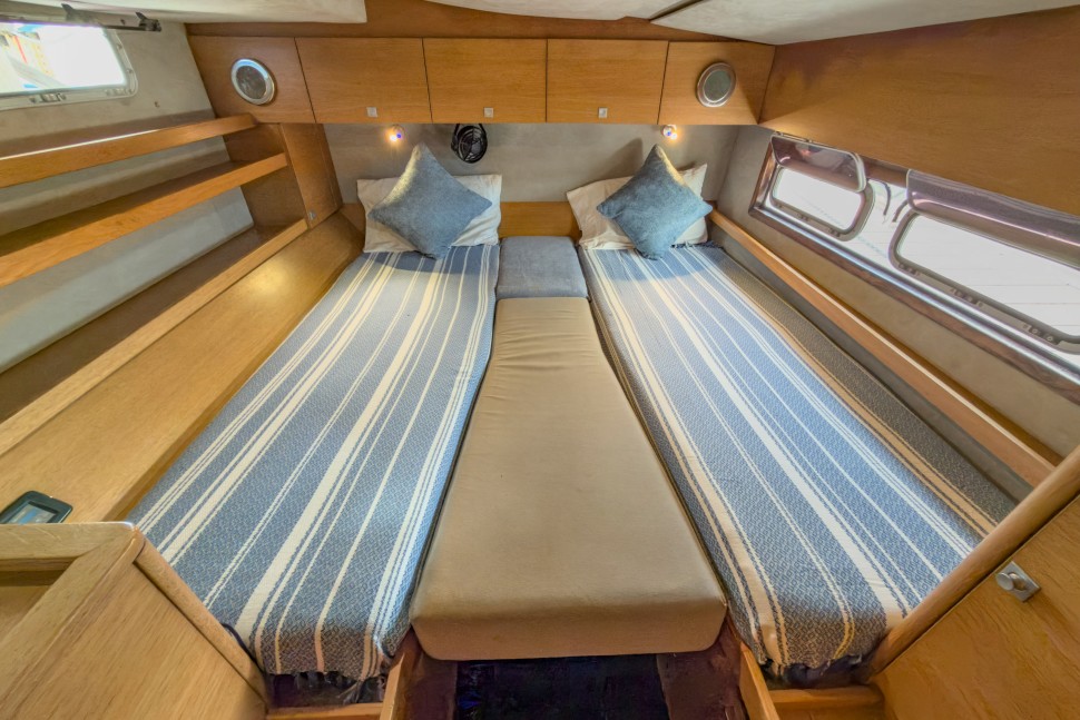 catana 50 18 twin cabin beds
